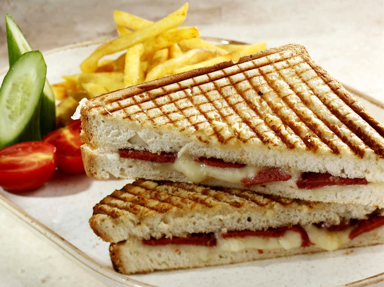 Sucuklu Tost